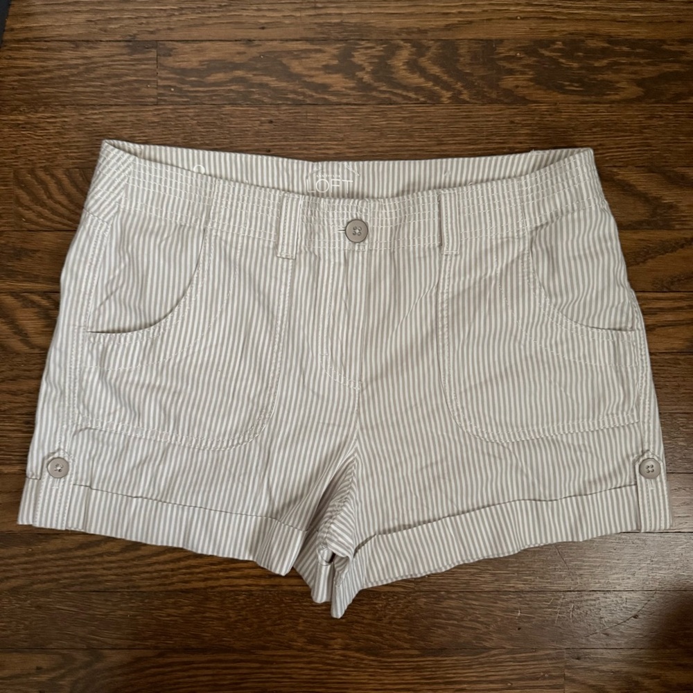 Ann Taylor Loft Women’s Pinstripe Original Shorts size 8